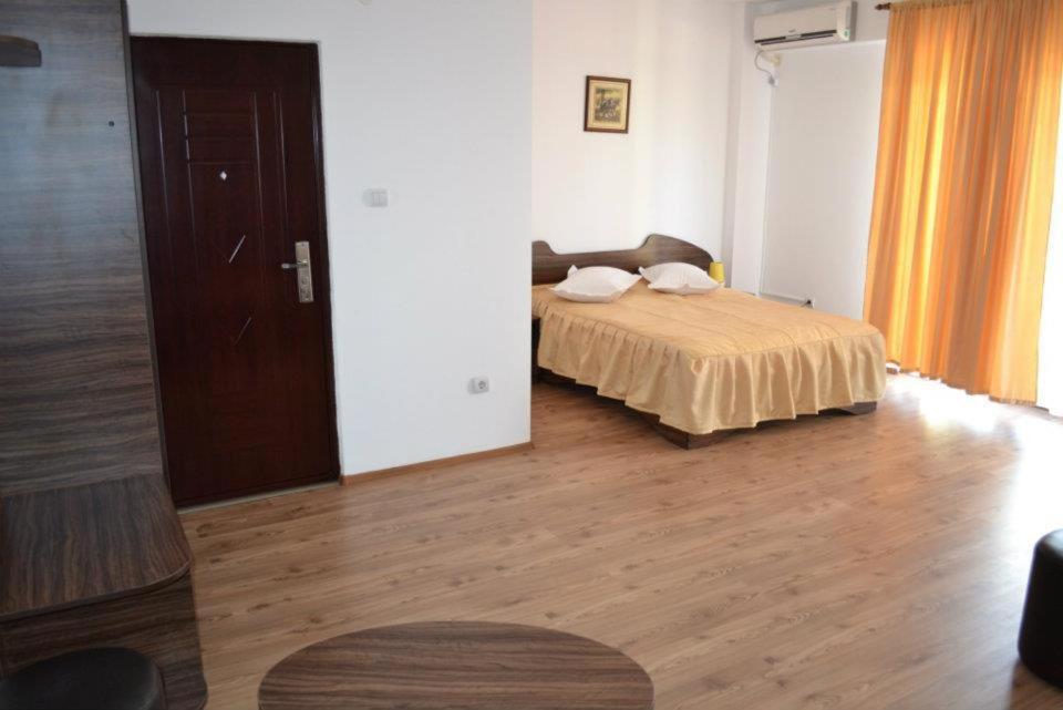Hotel Corsar Tulcea Exterior photo